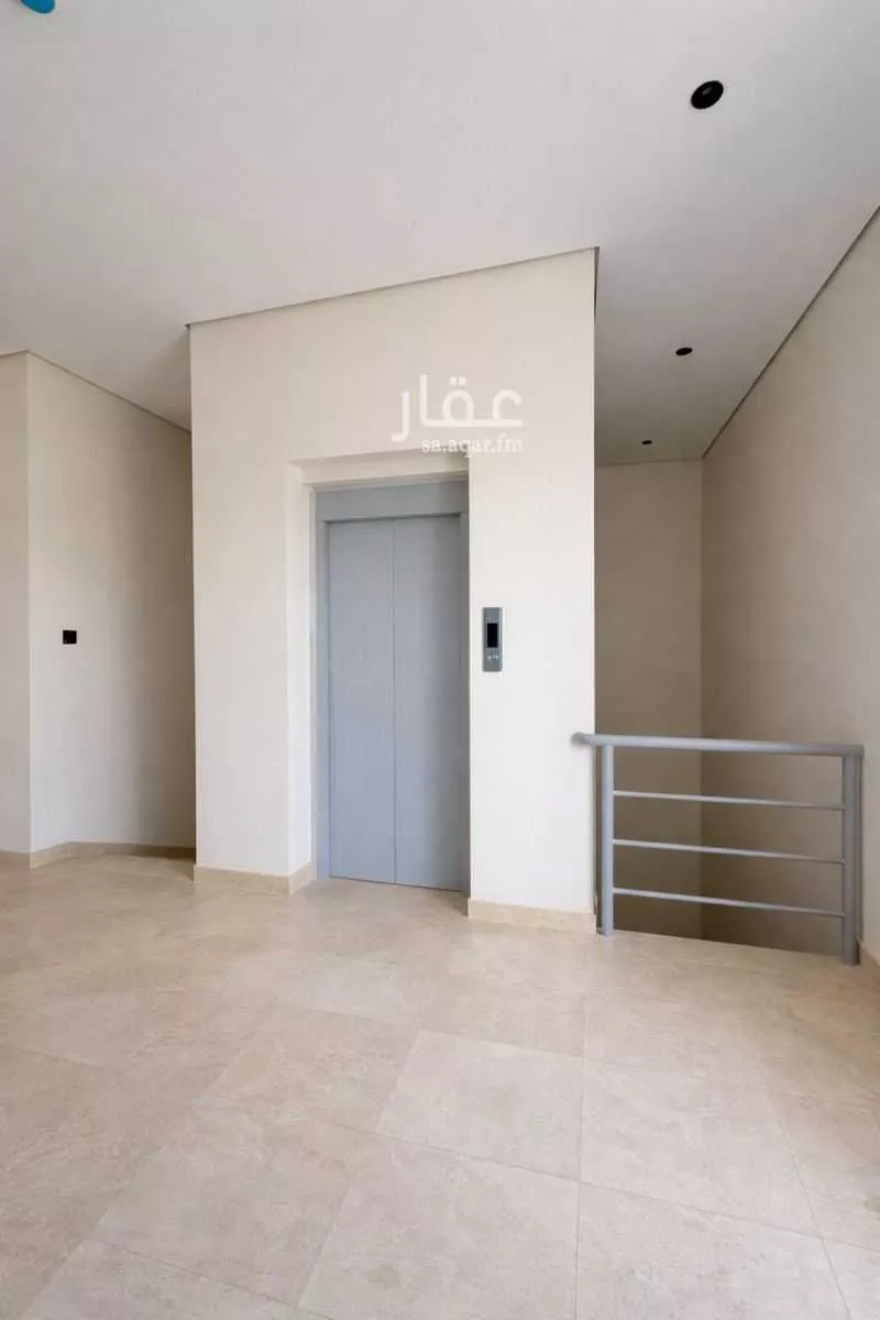 عمارة 1120 م² في ديراب 7