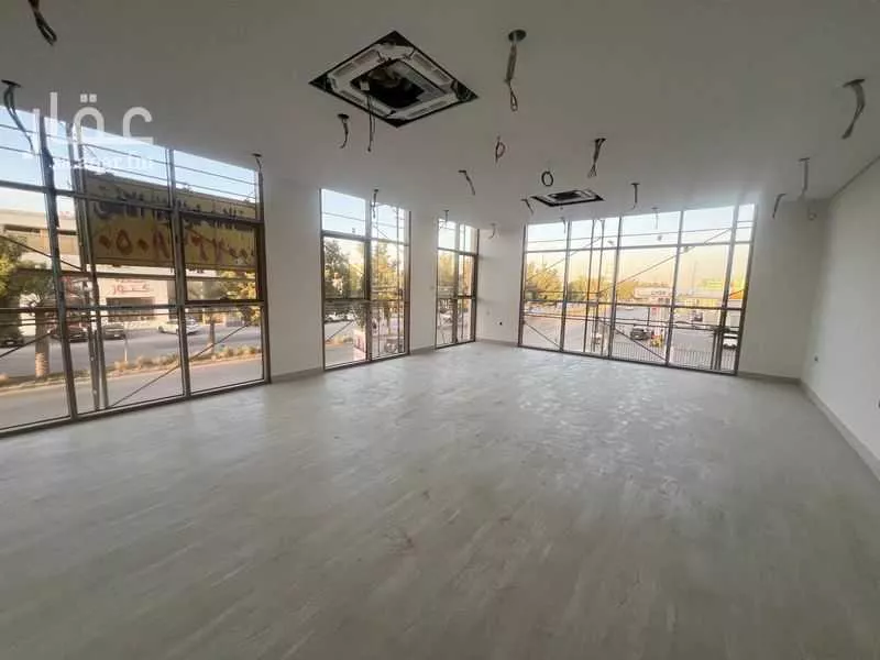 عمارة 825 م² في عرقة 6