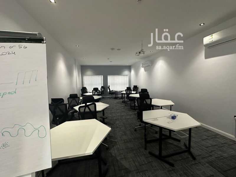 8 bedroom building in Al Rabie, Riyadh 12