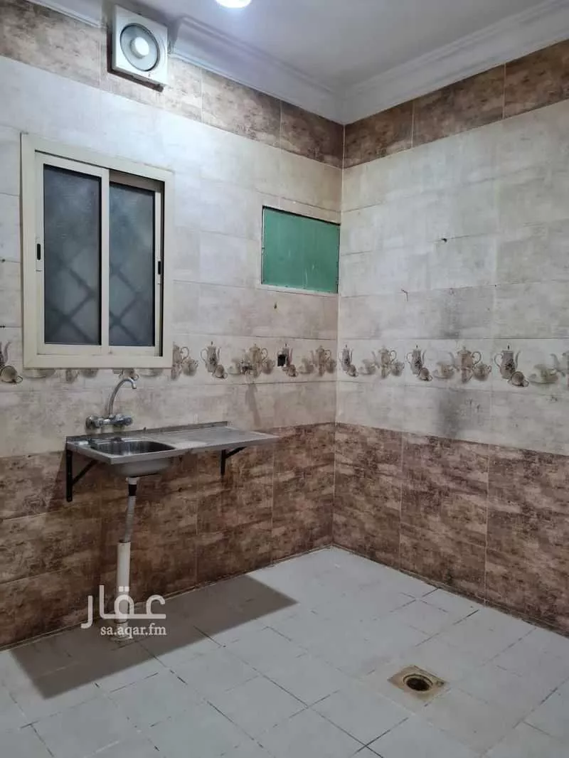 900 sqm building in Al Janadriyah 4