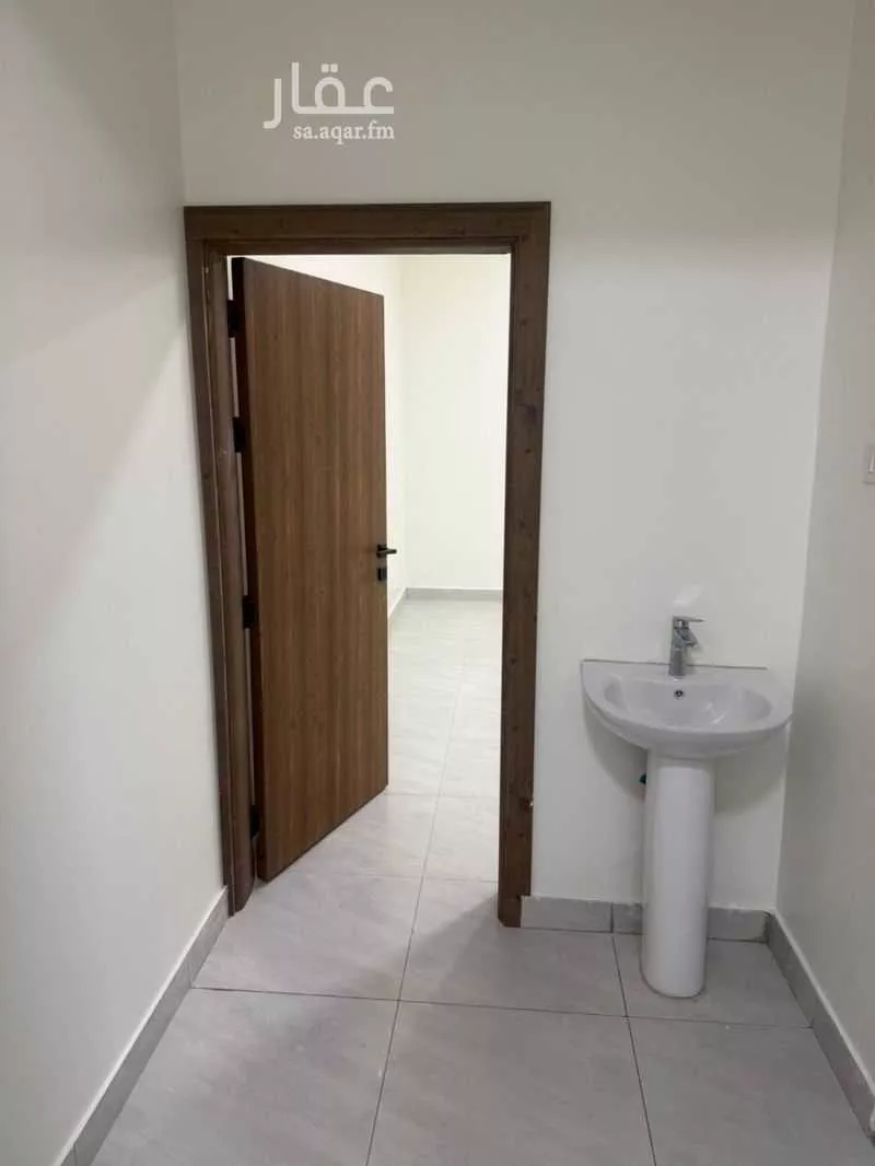 570 sqm building in Al Khaleej 4
