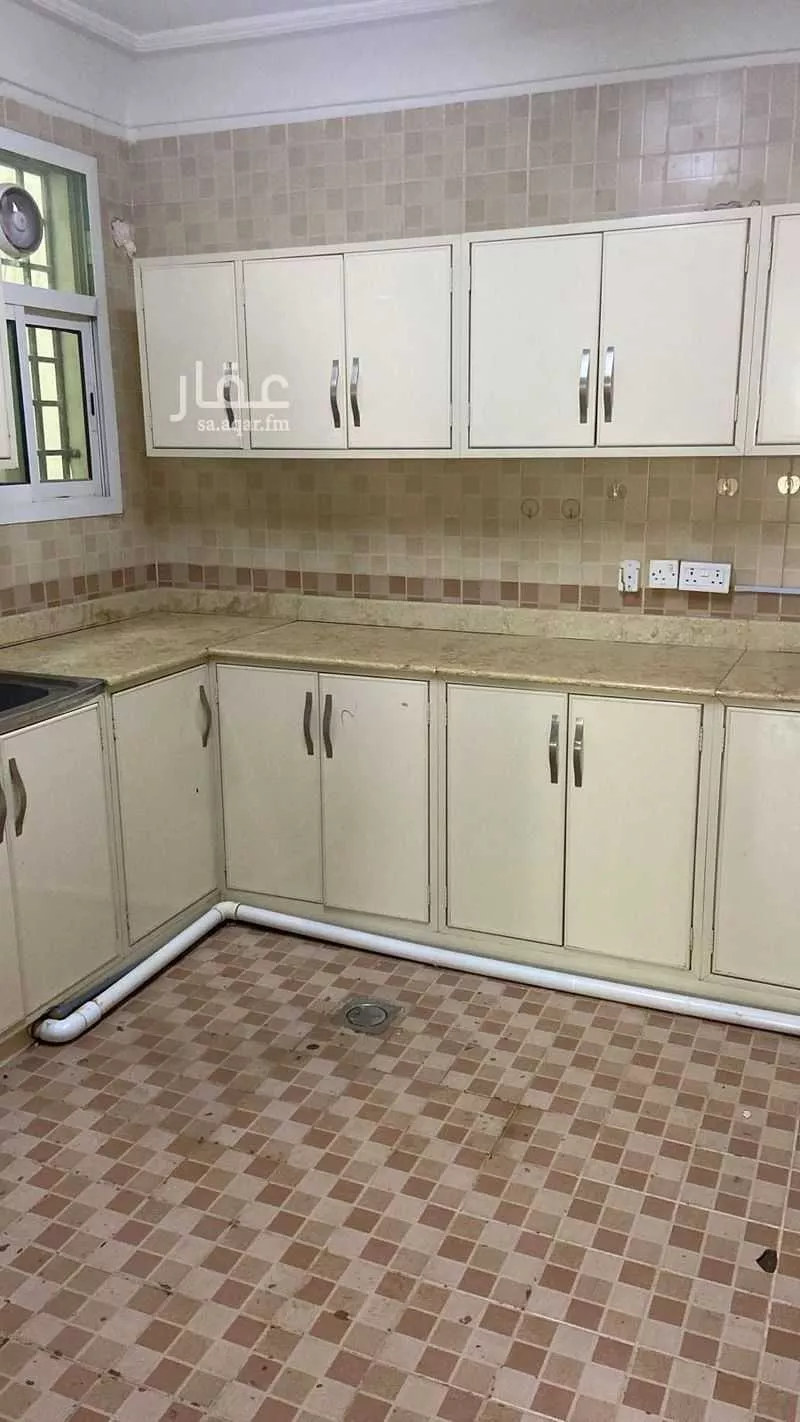 عمارة 750 م² في الازدهار 8