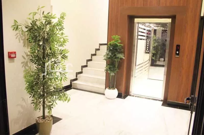 عمارة 560 م² في العارض 7