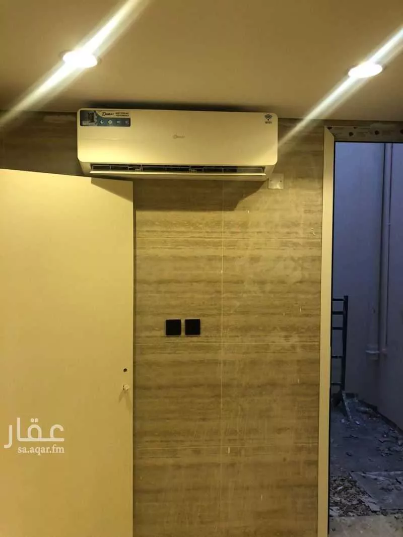 عمارة 693 م² في العليا 4