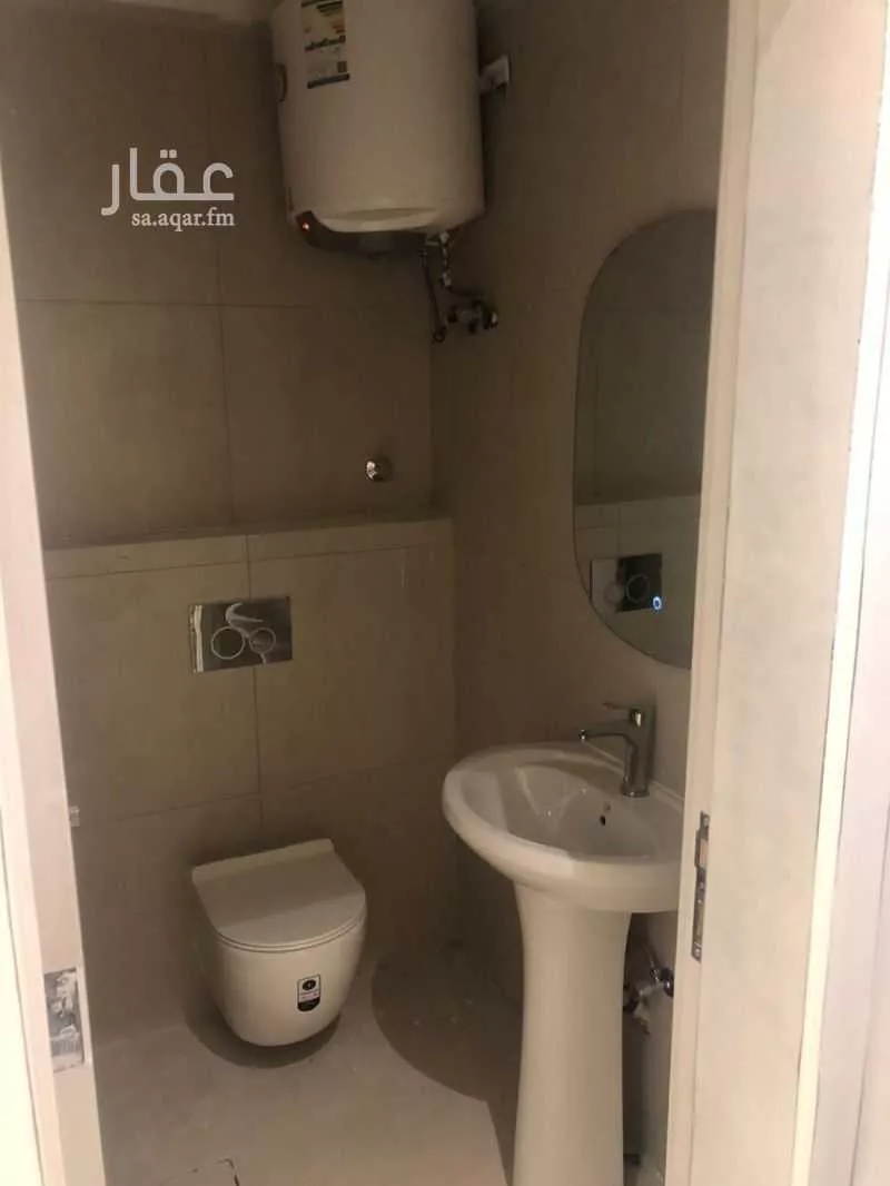 عمارة 693 م² في العليا 5