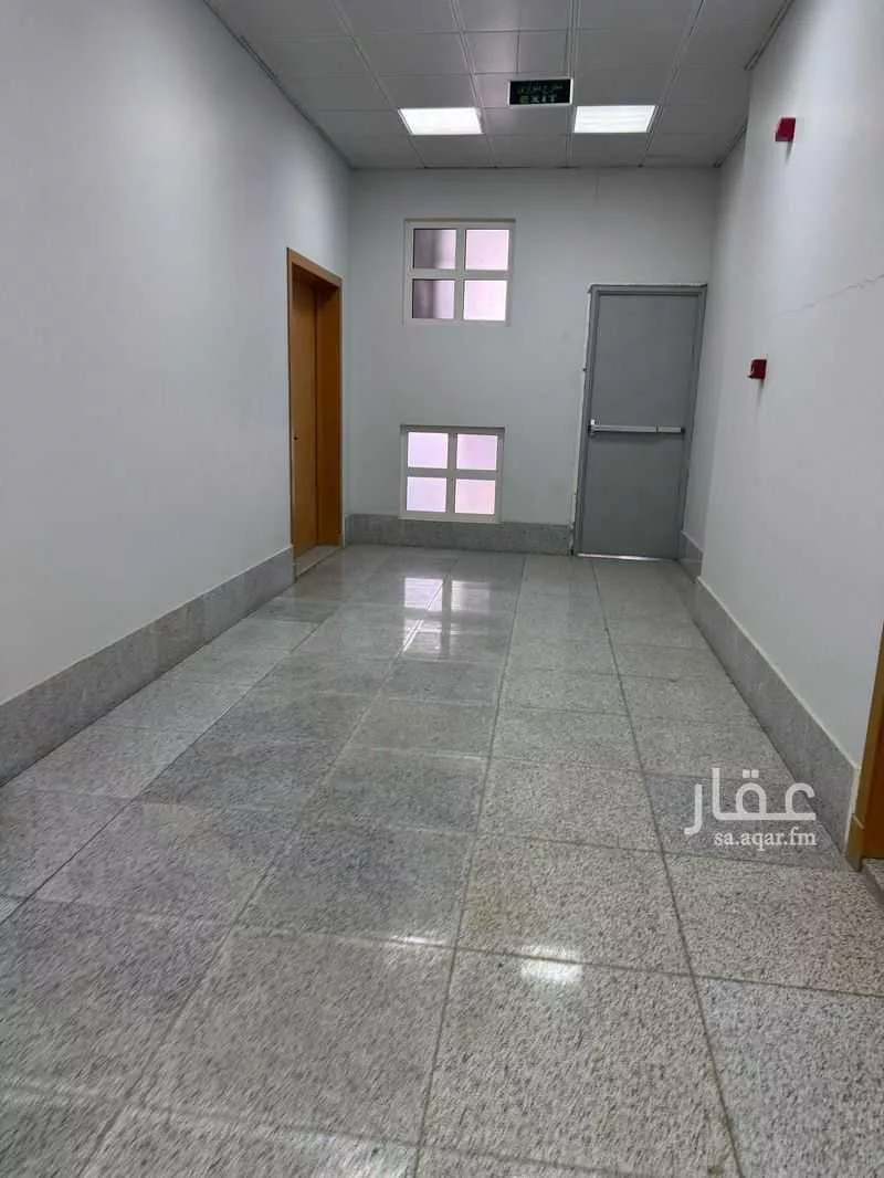 عمارة 300 م² في الصناعية 6