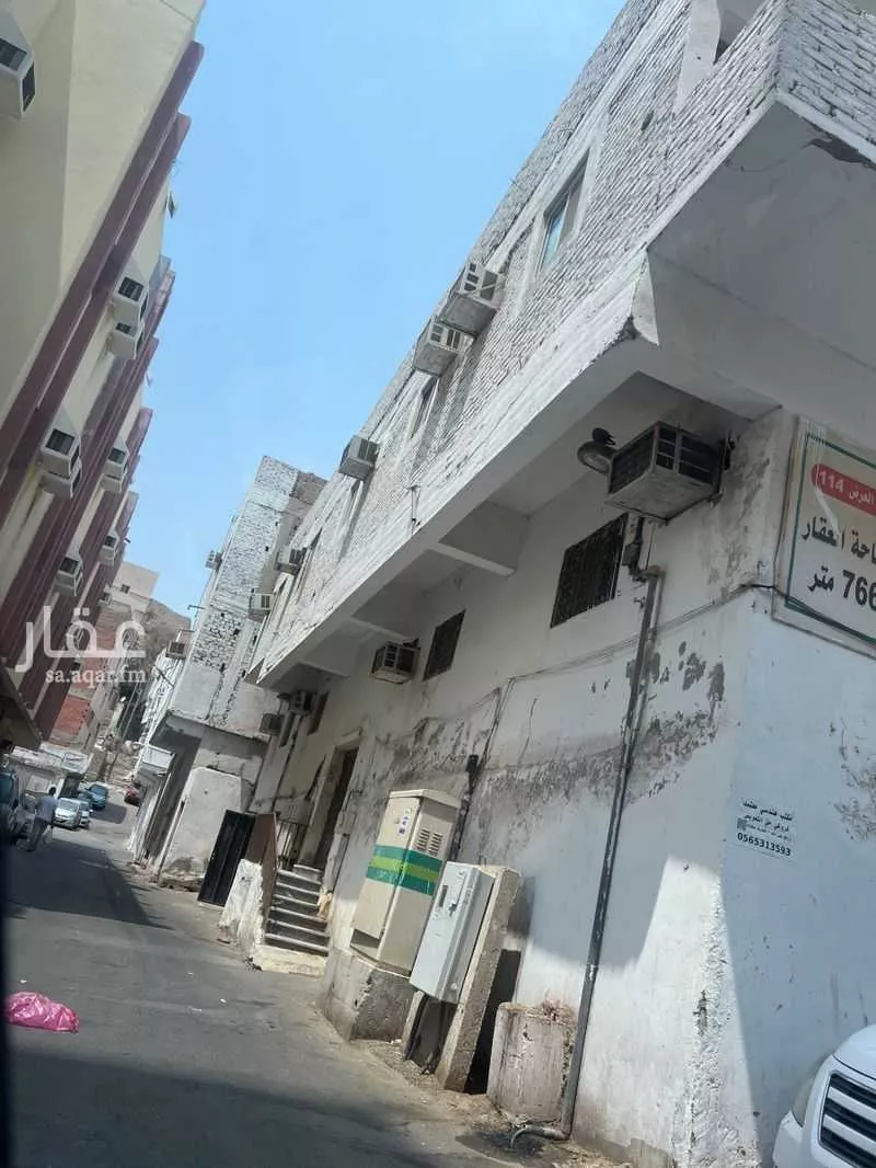 عمارة 766 م² في الجميزة 5