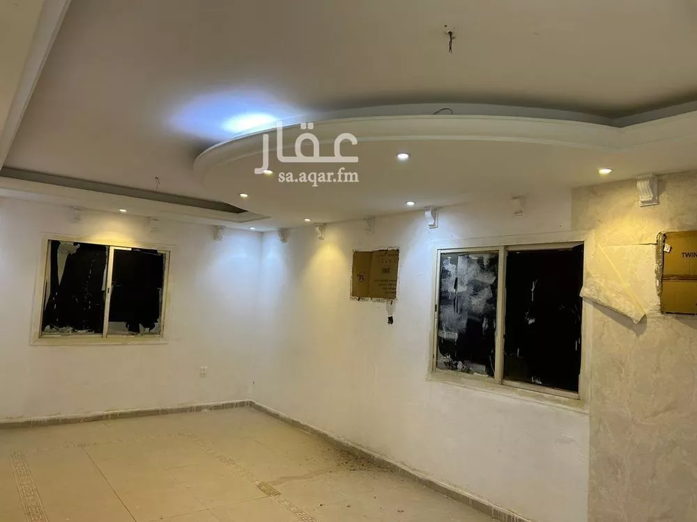 عمارة 583 م² في الخالدية 10