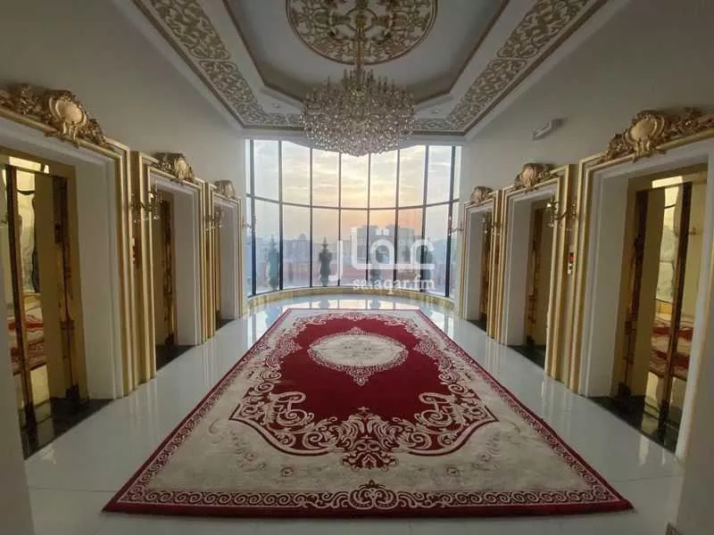 600 sqm shop in Al Shawqiyyah 8