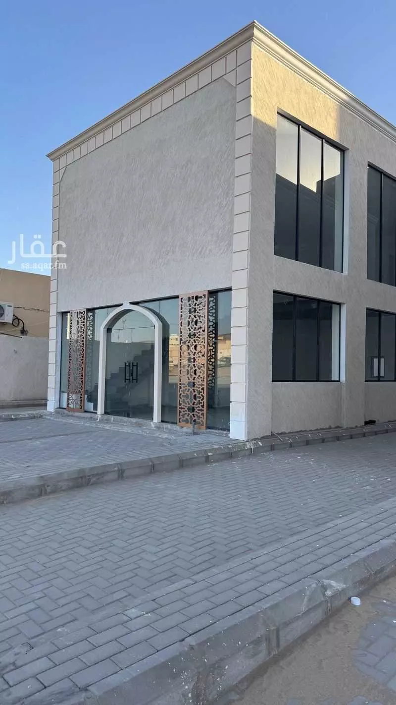 882 sqm shop in King Fahd 2