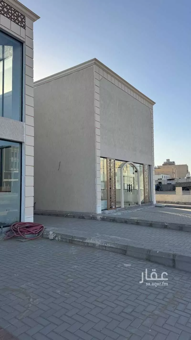 882 sqm shop in King Fahd 3