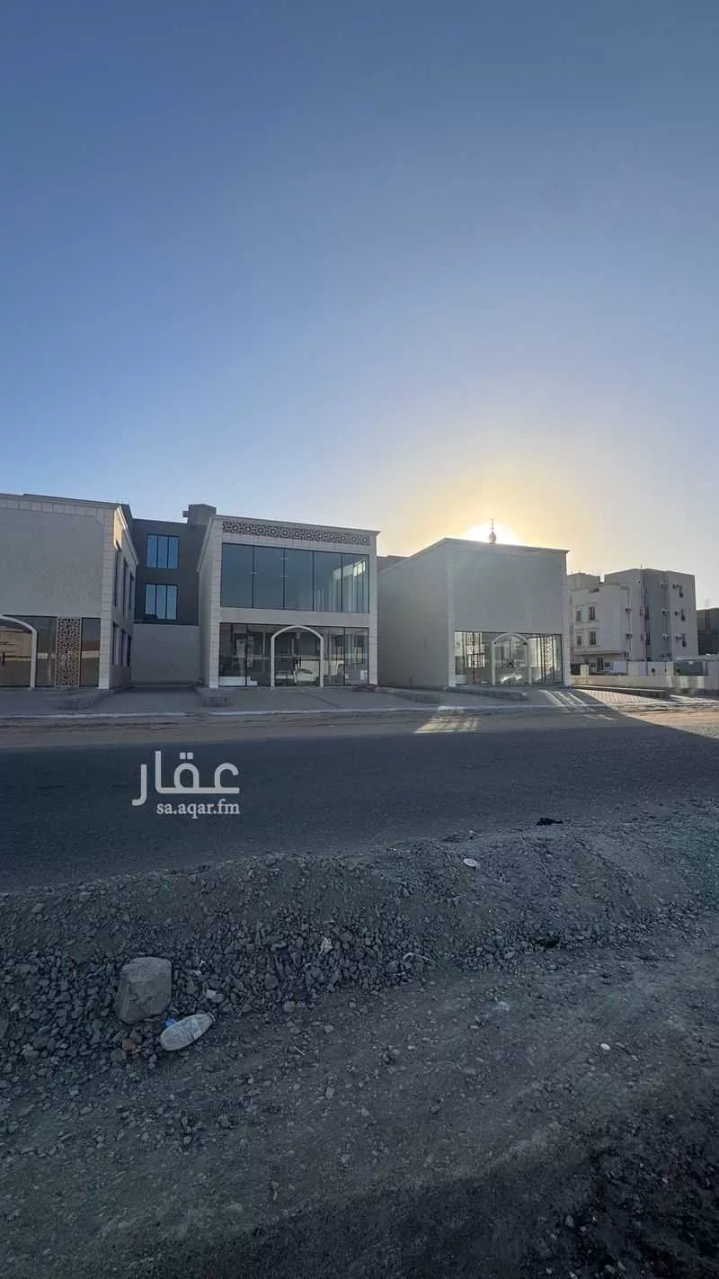 882 sqm shop in King Fahd 4