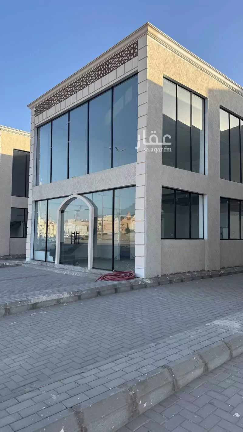 882 sqm shop in King Fahd 5