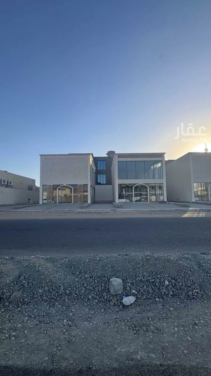 882 sqm shop in King Fahd 7