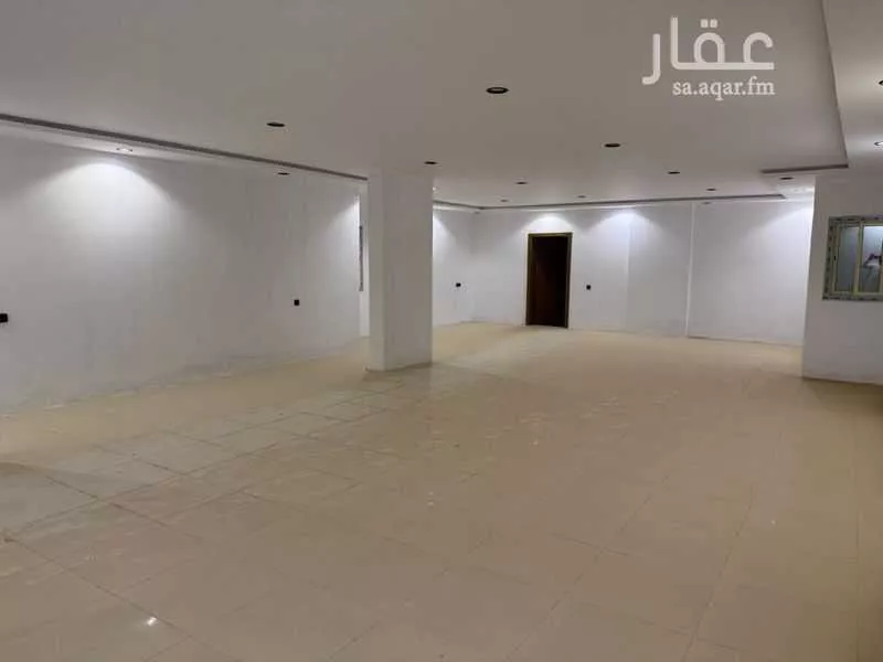 828 sqm shop in King Fahd 11