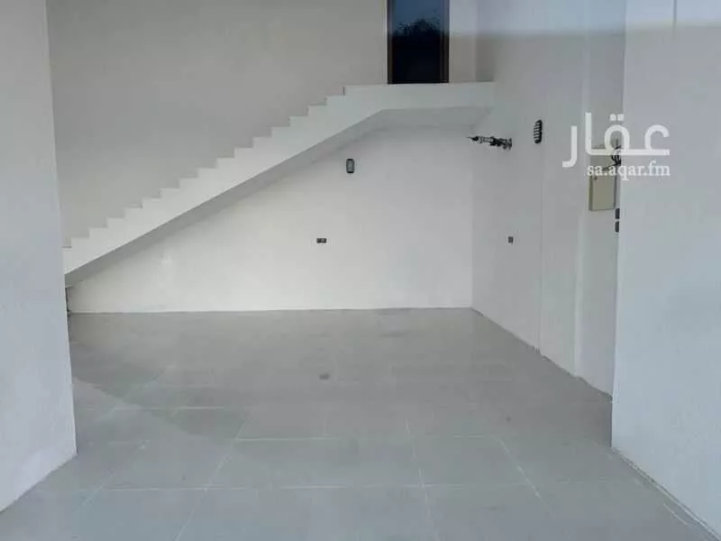 828 sqm shop in King Fahd 6