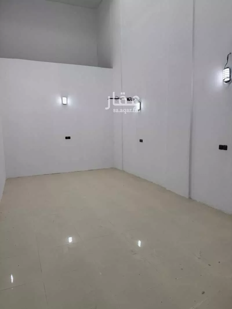 828 sqm shop in King Fahd 9