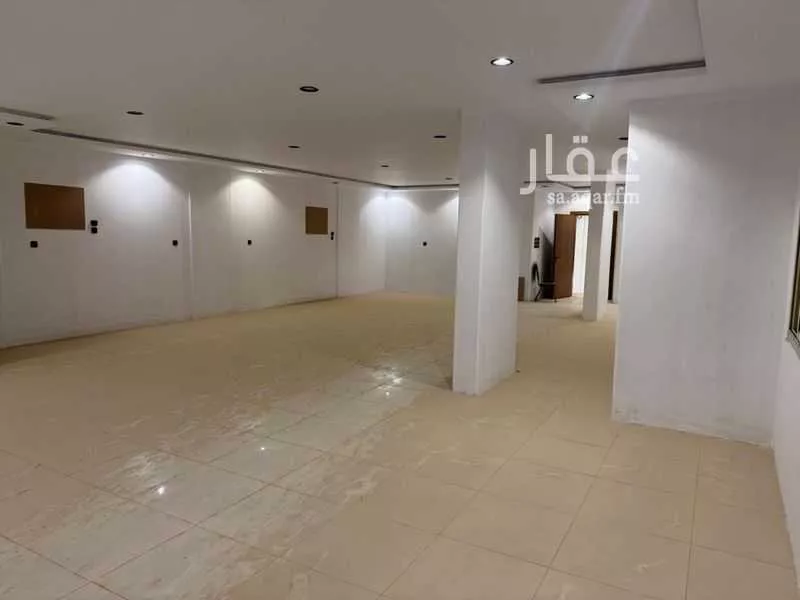 828 sqm shop in King Fahd 10