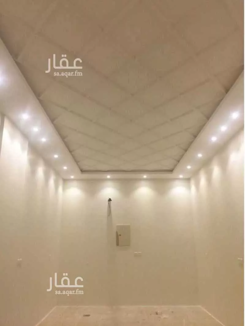 محل 120 م² في الملك فهد 3