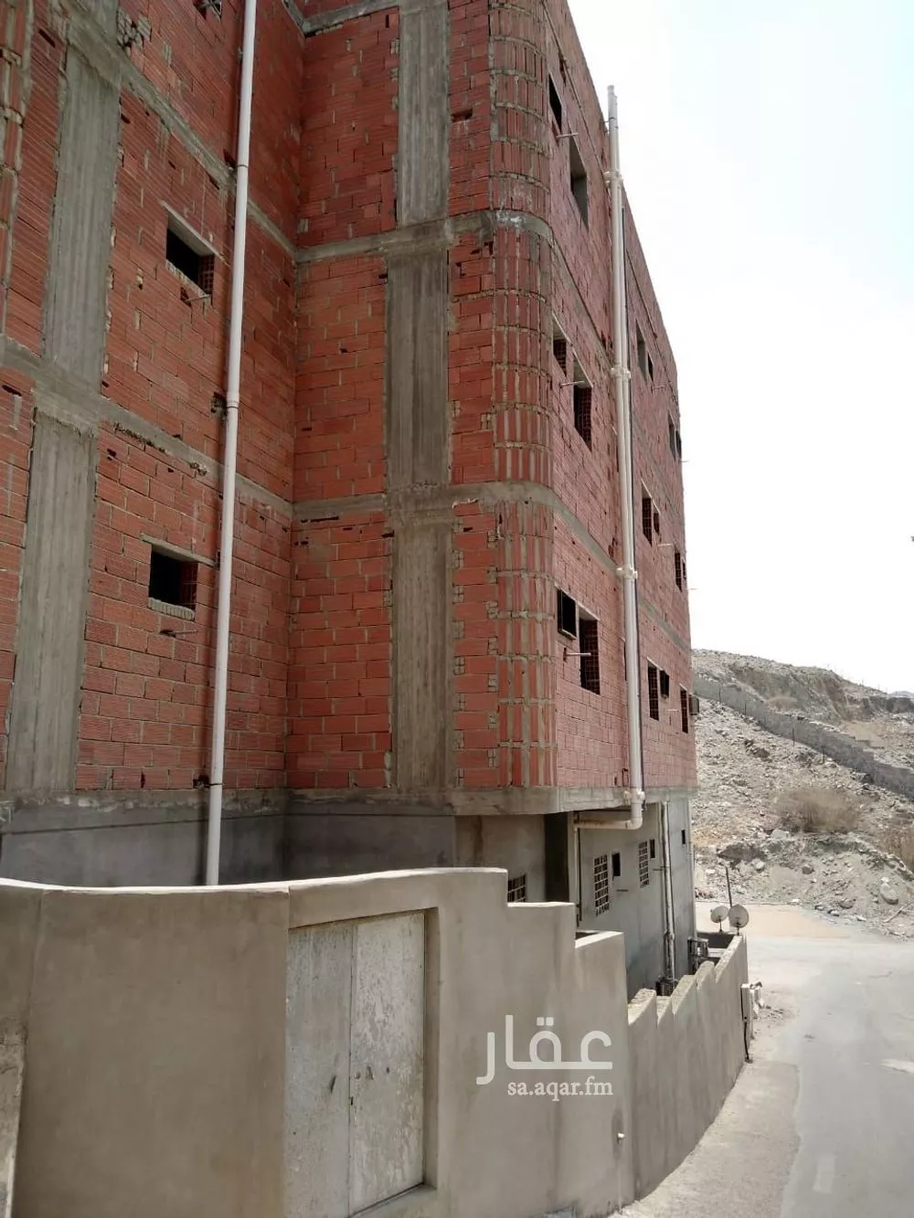 813 sqm building in Ree Zakhir 4