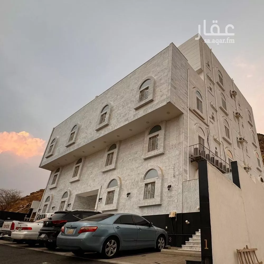 805 sqm building in Al Khadra 13
