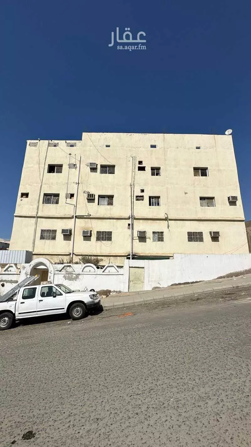 992 sqm building in Al Hindawiyyah 2