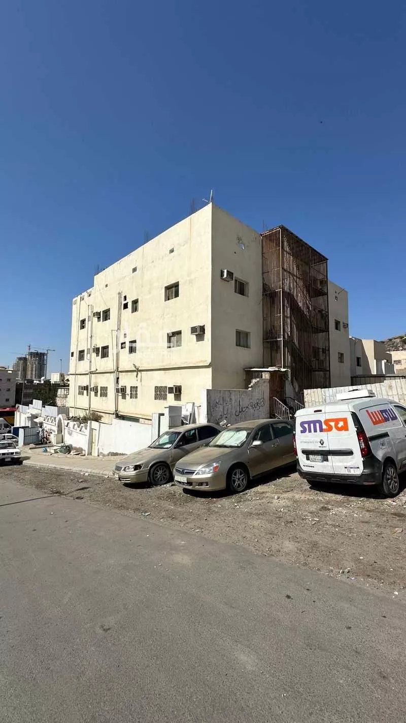 992 sqm building in Al Hindawiyyah 4