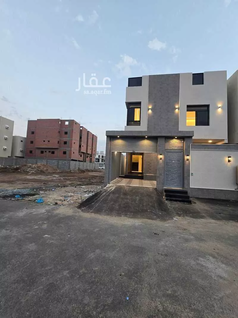 عمارة 294 م² في الملك فهد 12