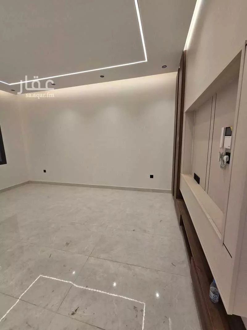 عمارة 294 م² في الملك فهد 8