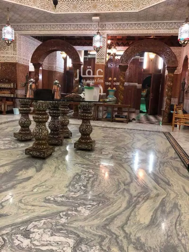 عمارة 825 م² في العدل 10