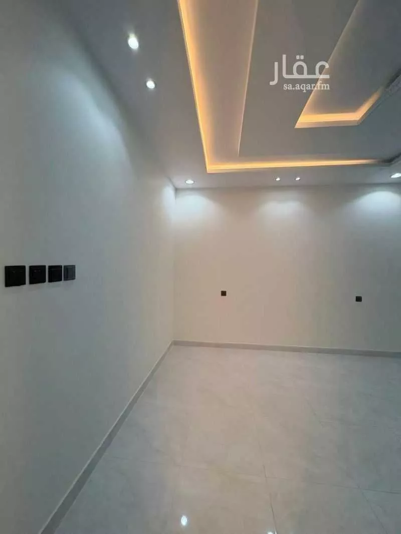 عمارة 300 م² في العكيشية 10