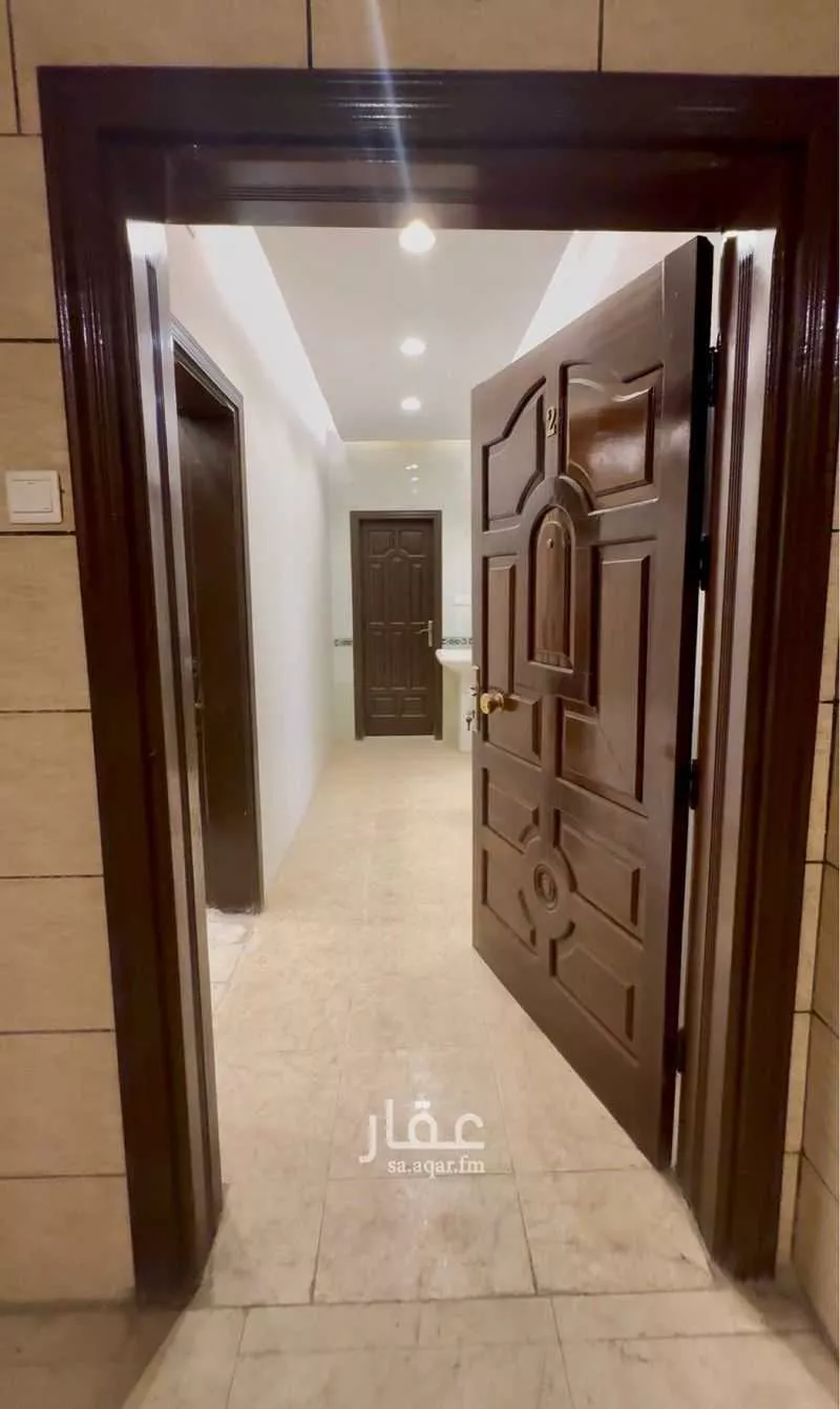 عمارة 504 م² في الجامعة 6