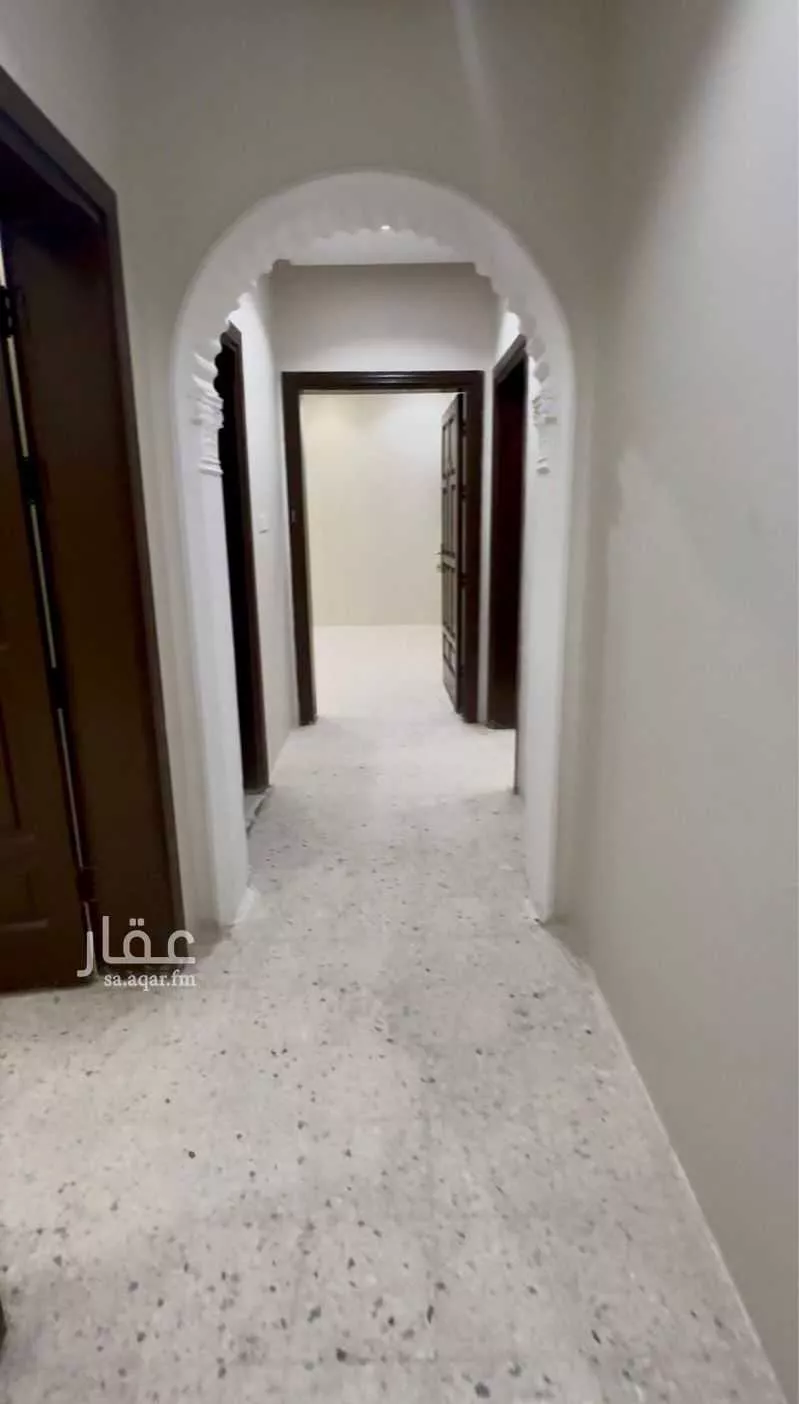 عمارة 504 م² في الجامعة 7