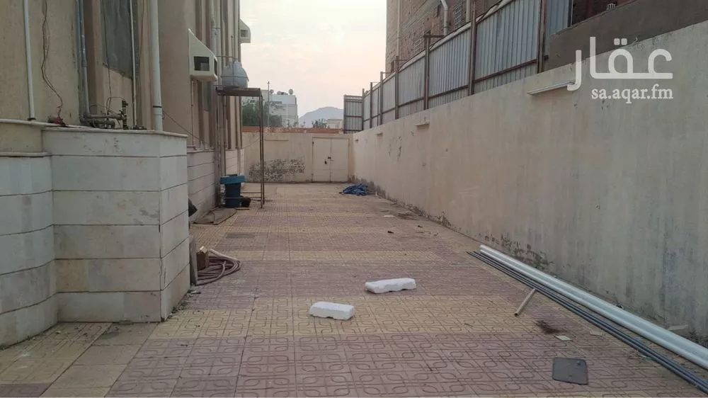 900 sqm building in Al Awali 2