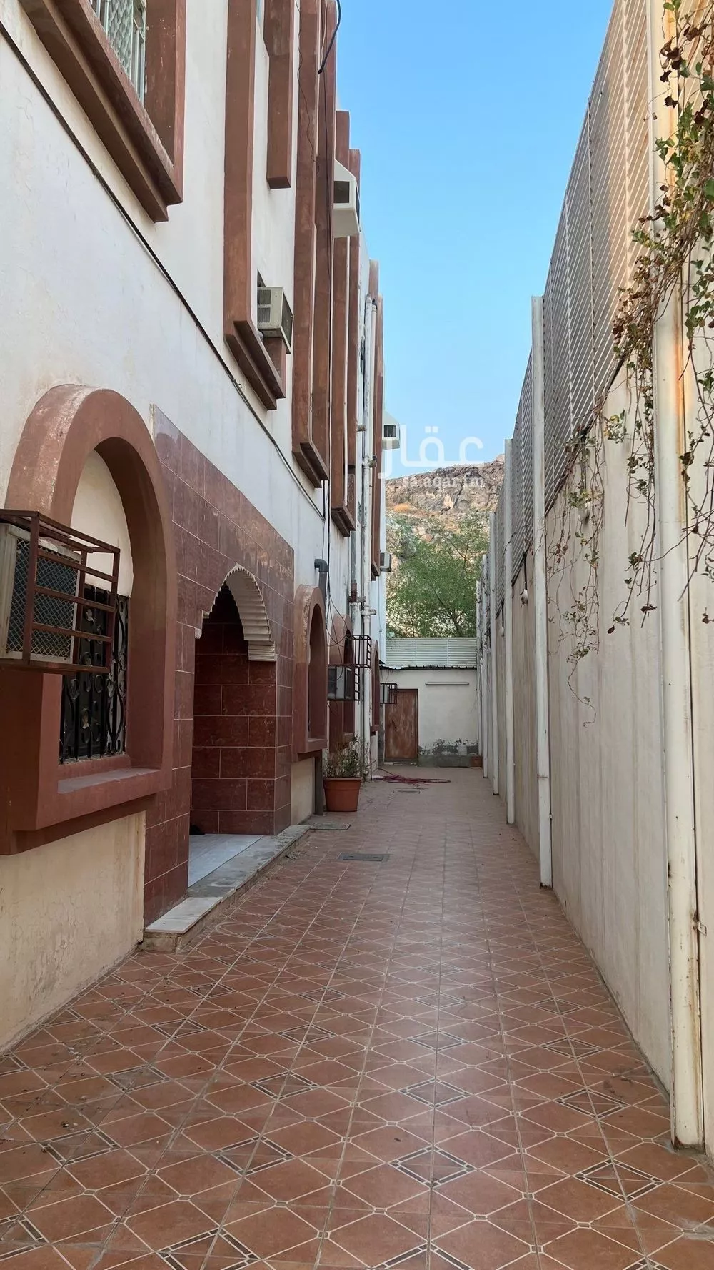 900 sqm building in Al Awali 3