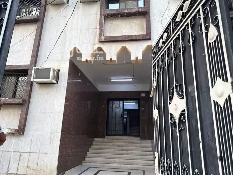 عمارة 825 م² في الهجرة 11