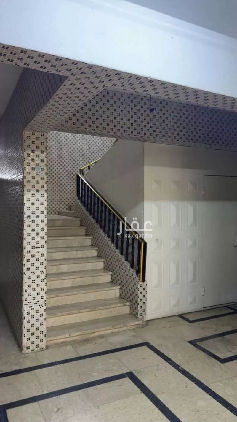 عمارة 825 م² في الهجرة 6