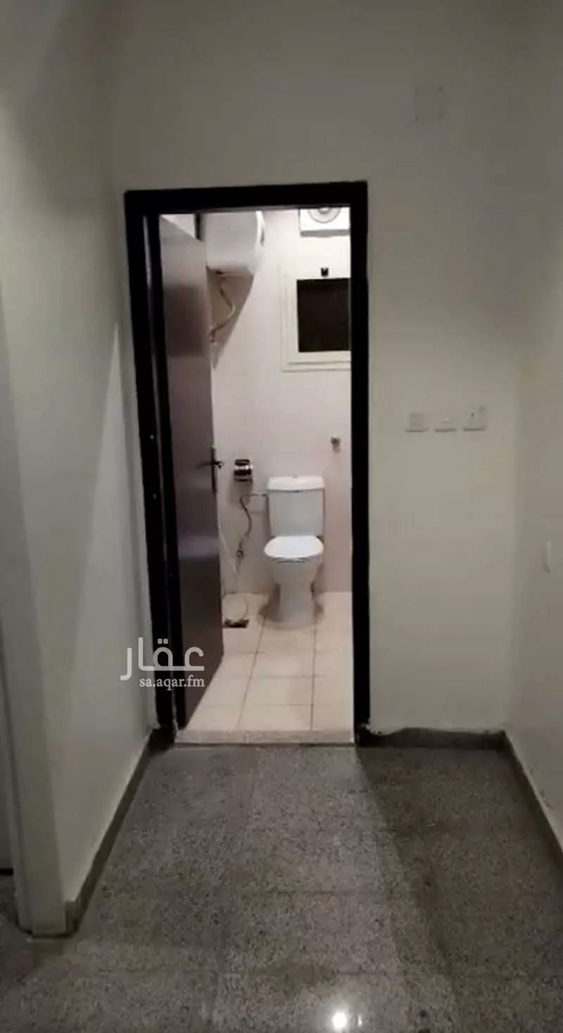 عمارة 484 م² في الجامعة 11