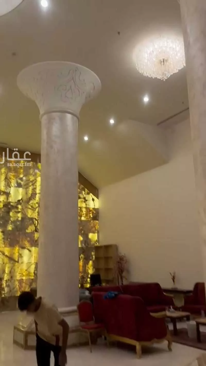 عمارة 484 م² في الجامعة 12