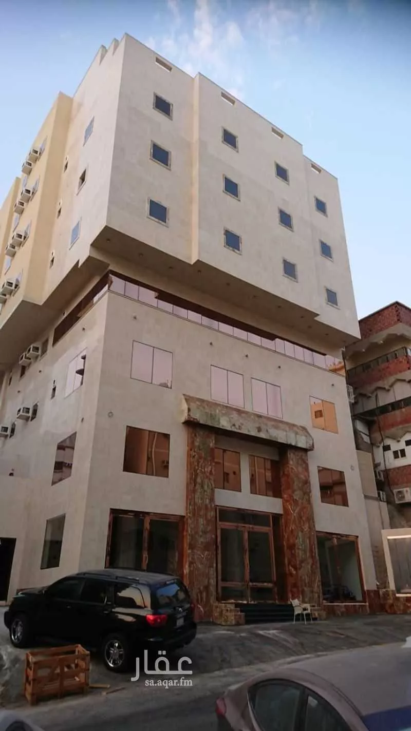عمارة 484 م² في الجامعة 13