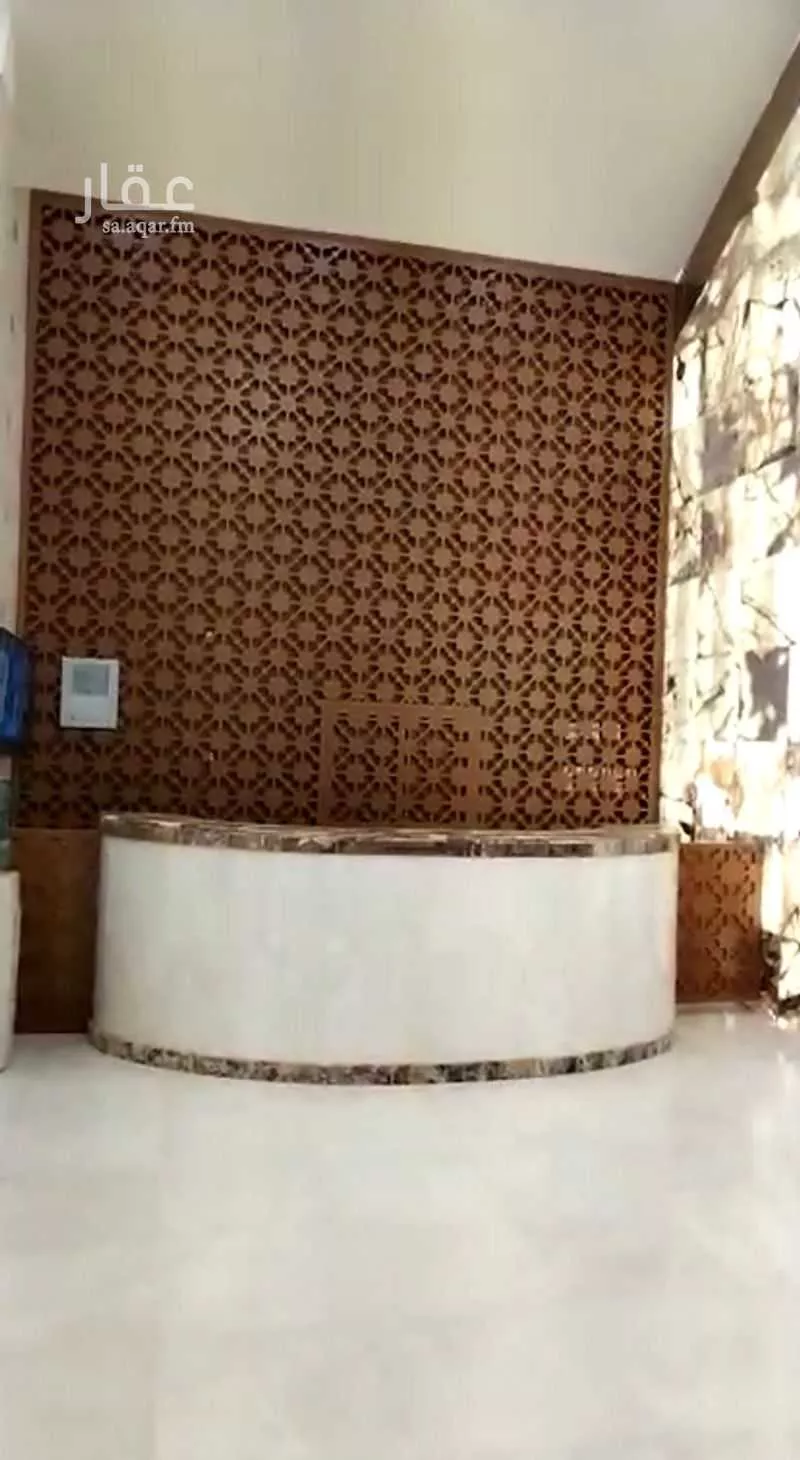 عمارة 484 م² في الجامعة 22