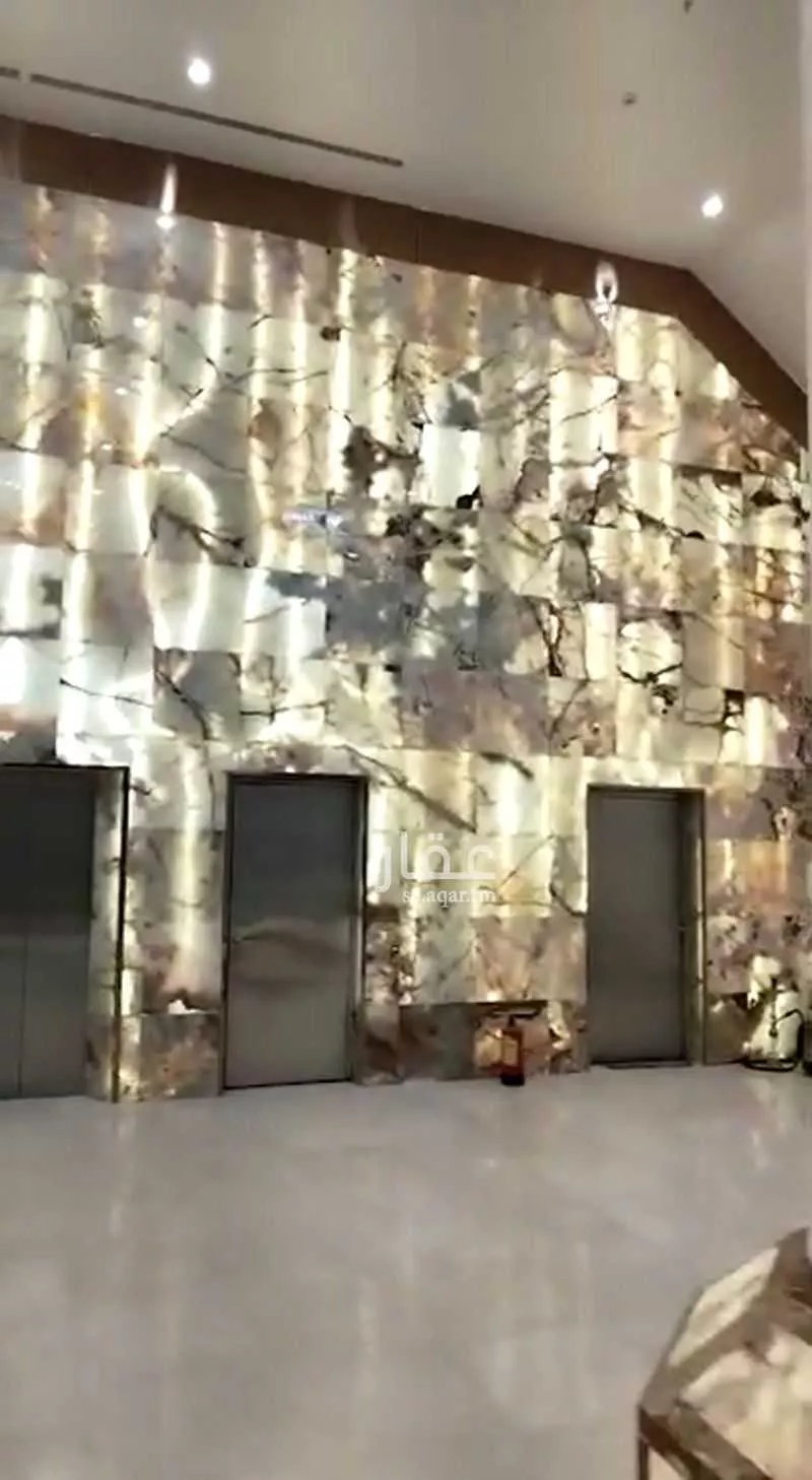 عمارة 484 م² في الجامعة 7