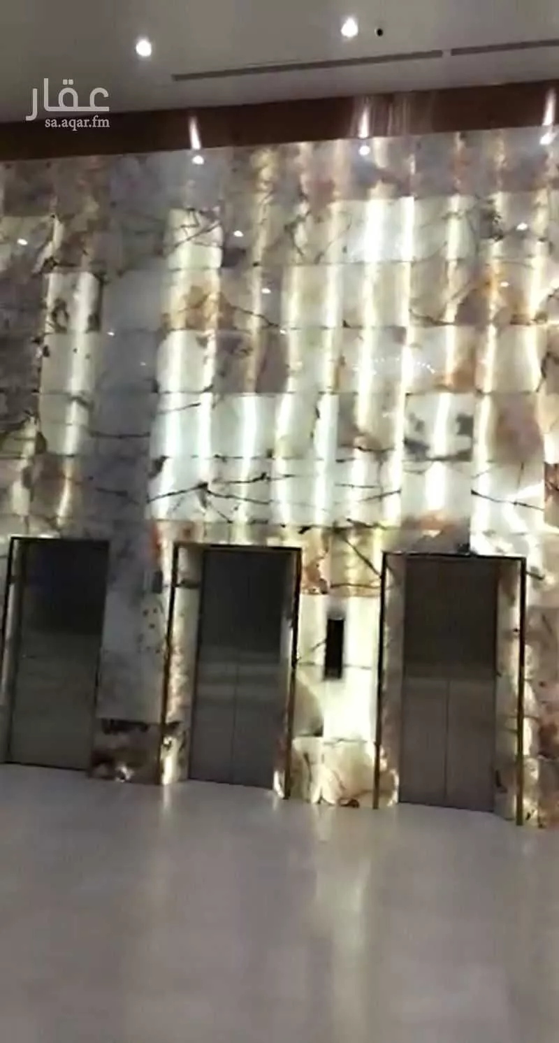 عمارة 484 م² في الجامعة 8