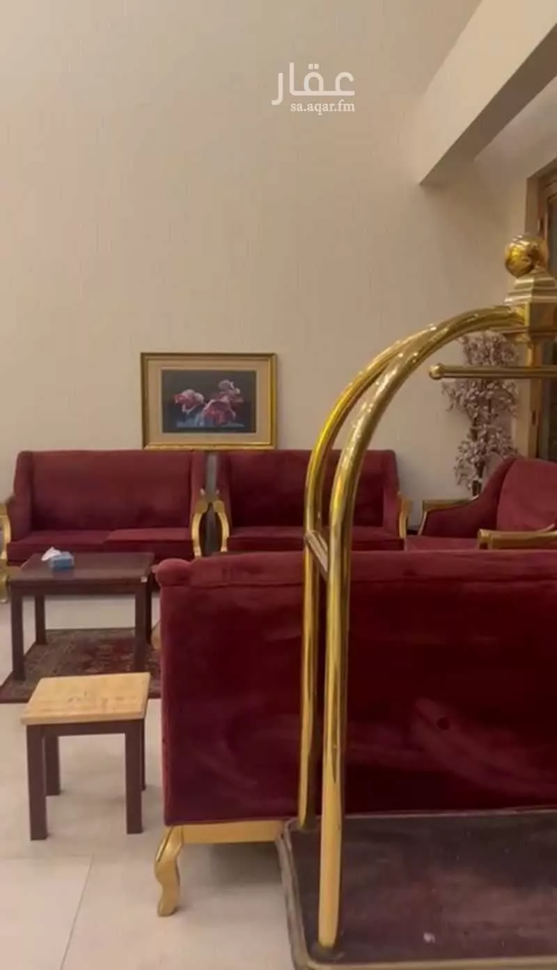 عمارة 484 م² في الجامعة 9