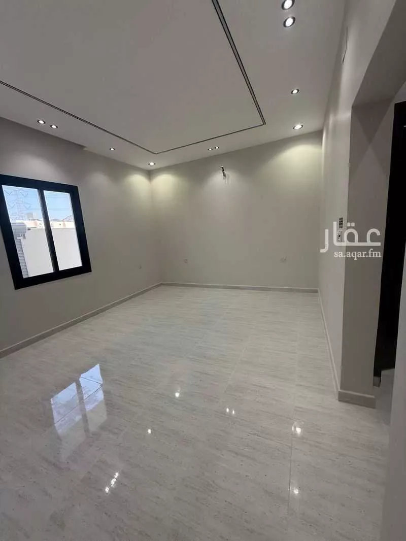 378 sqm building in Al Ukayshiyyah 2