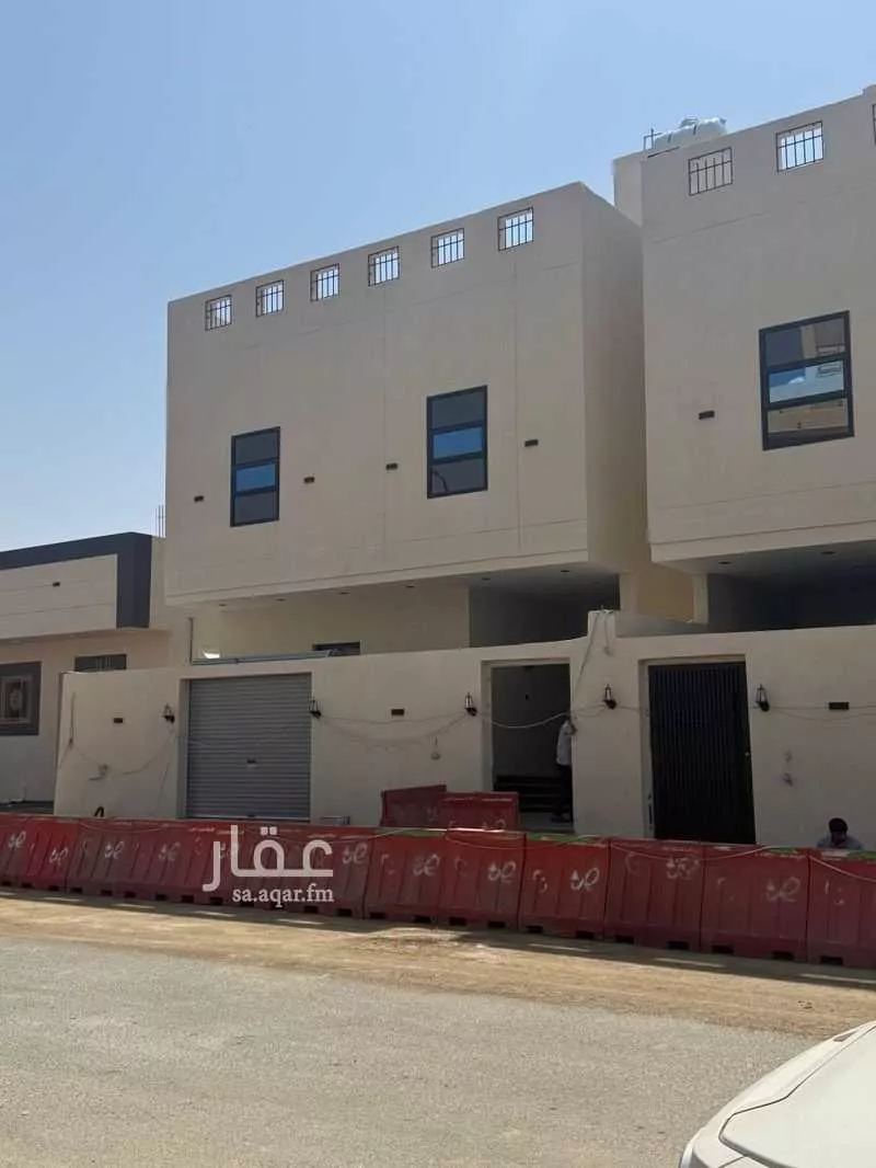 378 sqm building in Al Ukayshiyyah 4