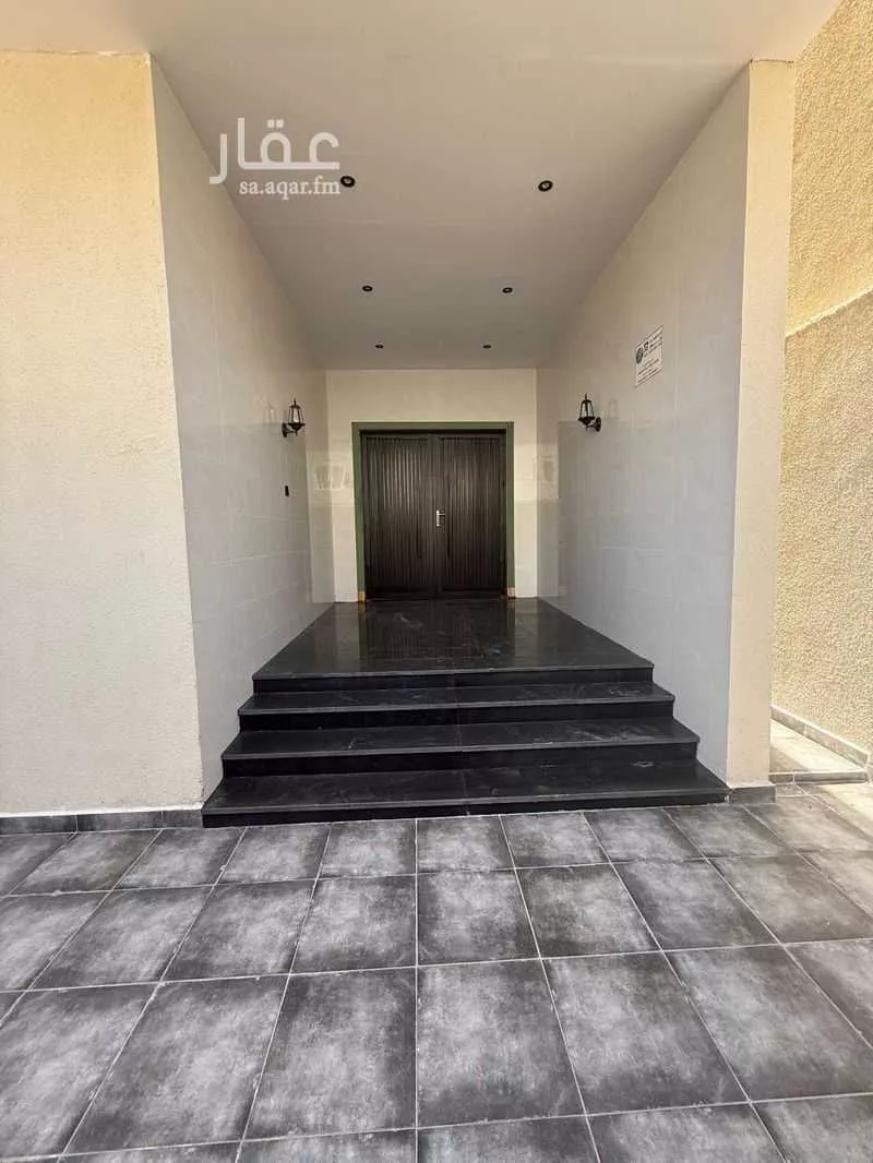 378 sqm building in Al Ukayshiyyah 5