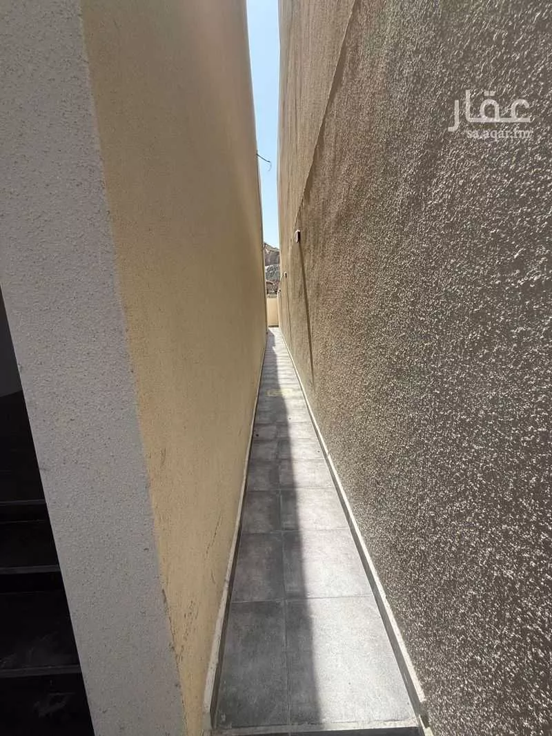 378 sqm building in Al Ukayshiyyah 6