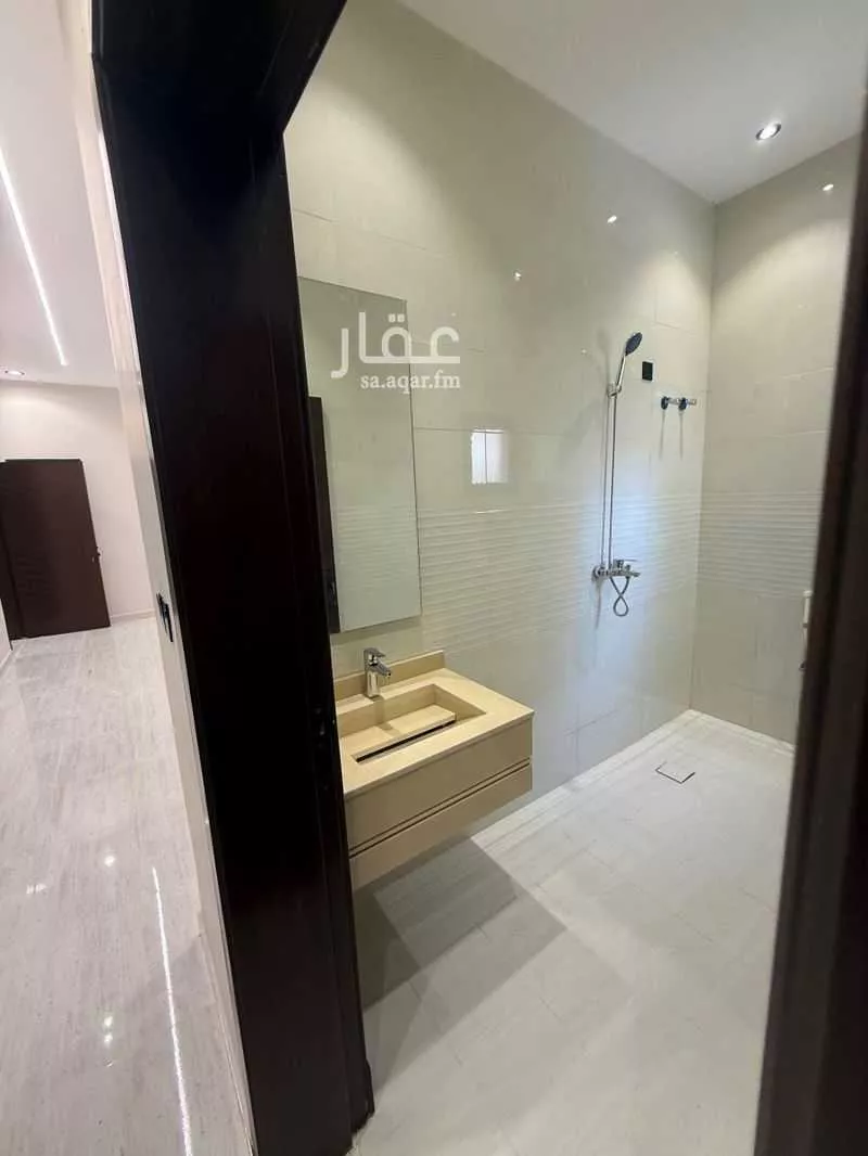 378 sqm building in Al Ukayshiyyah 9