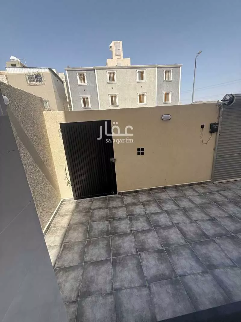 378 sqm building in Al Ukayshiyyah 10